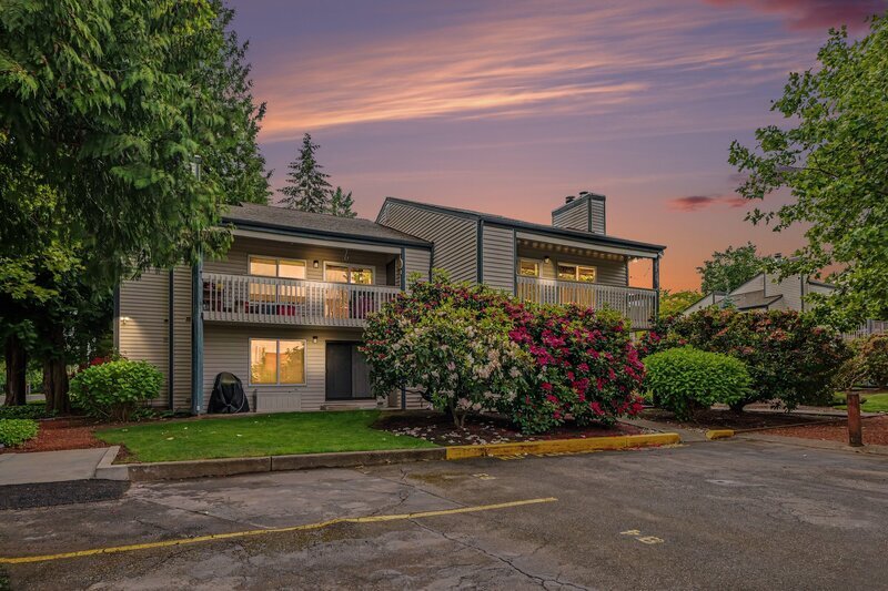 Mountlake Terrace Condo: 4403 216th St SW
