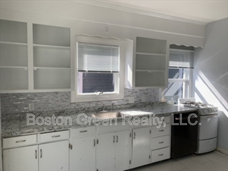 Somerville House: 17 Fremont Avenue
