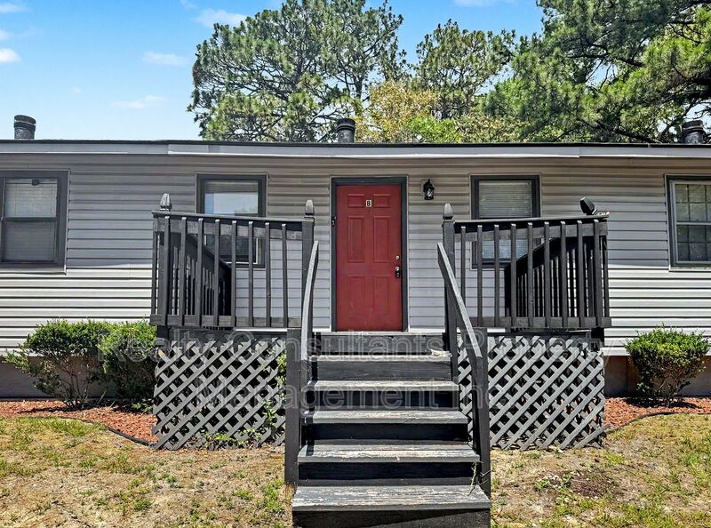 Fayetteville House: 200 Bull Run Street