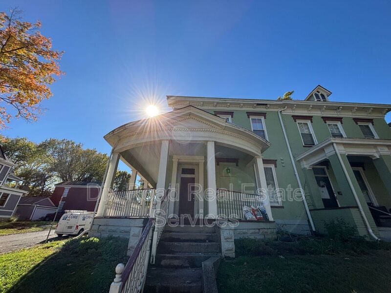 Hamilton House: 337 Ross Ave