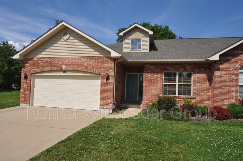 Belleville Condo: 88 Oak Pointe Circle