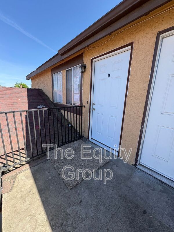 Visalia Condo: 1017 West Goshen Ave