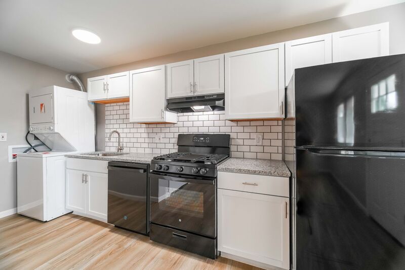 Columbus House: 1075 Oak Street