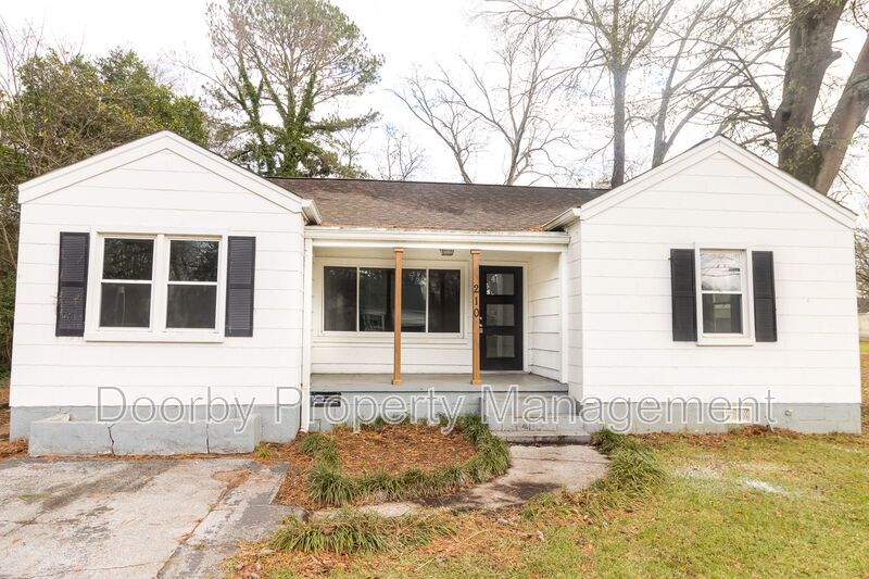 Chattanooga House: 210 S Lovell Ave