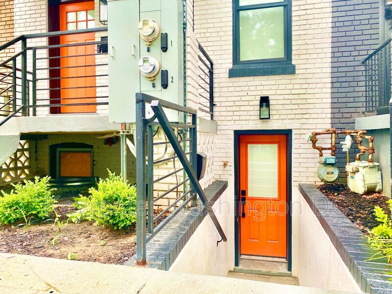 Washington Condo: 1618 Gales St, NE