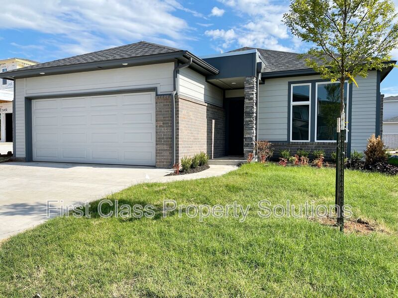 Edmond House: 512 NW 176th Terrace