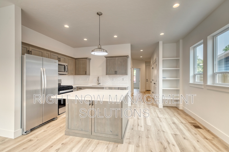 Boise Townhome: 1806 South Manitou Avenue