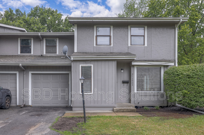 Grandview Townhome: 13903 Falkirk Cir