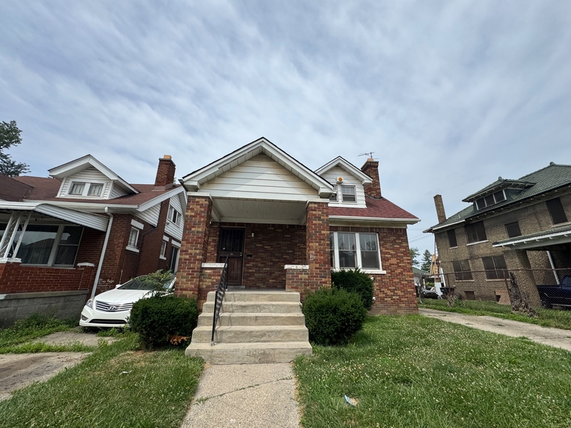 Detroit House: 11125 Cloverlawn Avenue