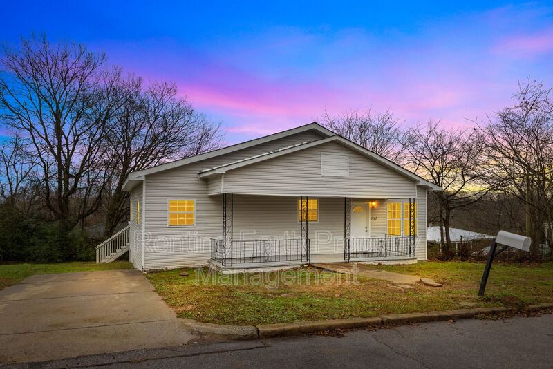 Fairfield House: 5722 Terrace Ave