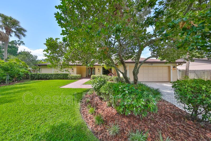 Temple Terrace House: 817 Bannockburn Ave