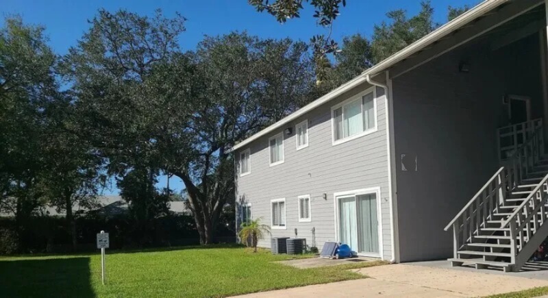 New Smyrna Beach Townhome: 1050 Wayne Avenue