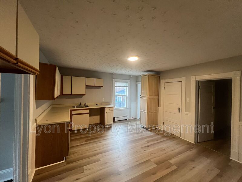 NEW BRITAIN Condo: 11 EAST LAWLOR STREET