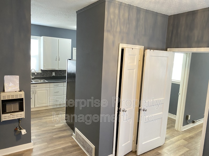 Photo 4 of 1111 North Parkway Unit 6