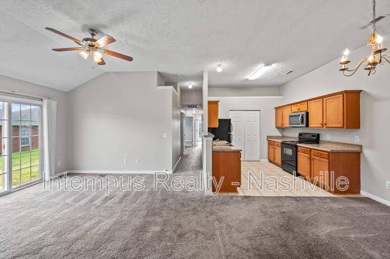 Gallatin House: 553 Rose Cottage Cir