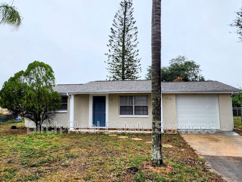 Holiday House: 1708 Springdale Drive