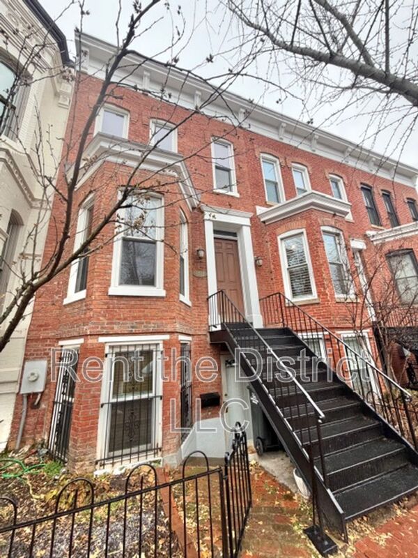 Washington Townhome: 1532 Kingman Pl NW