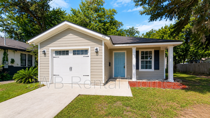 Jacksonville House: 2216 White Ave