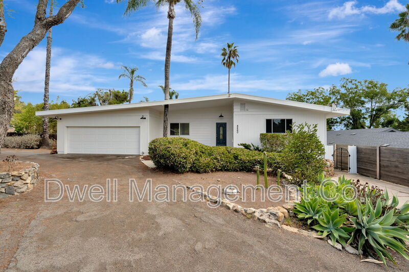 La Mesa House: 8860 Fabienne Way