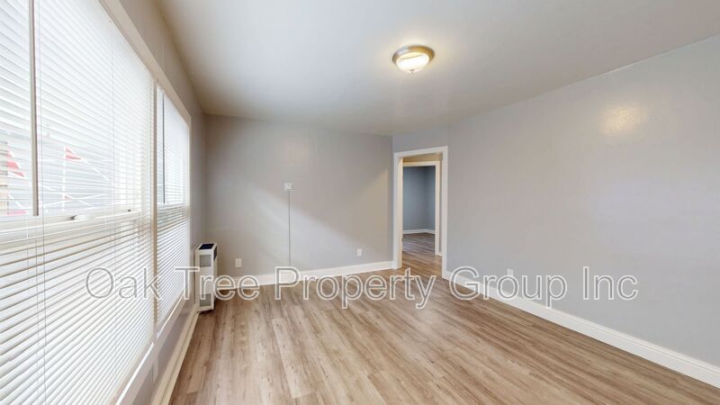 Oakland House: 694 Sycamore Street