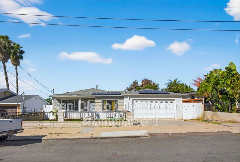 San Diego House: 5442 San Onofre Ter.