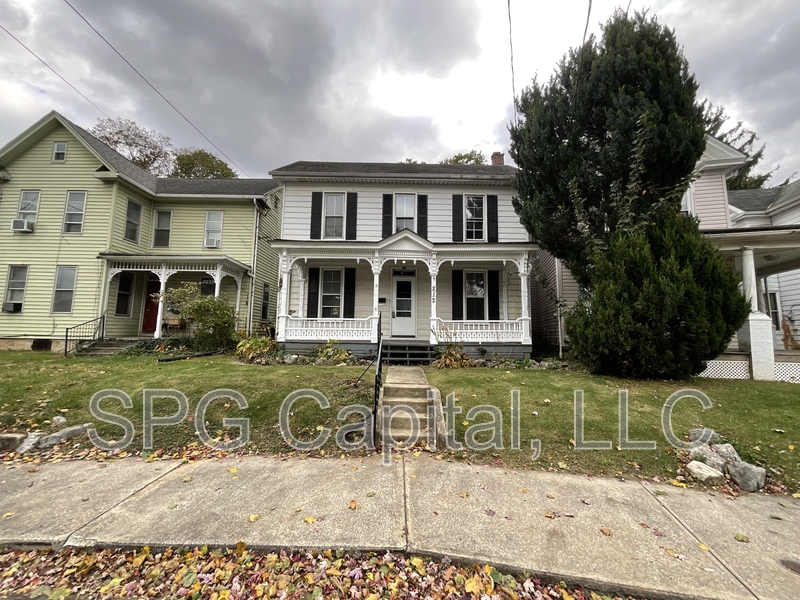 Shippensburg House: 212 East Orange Street