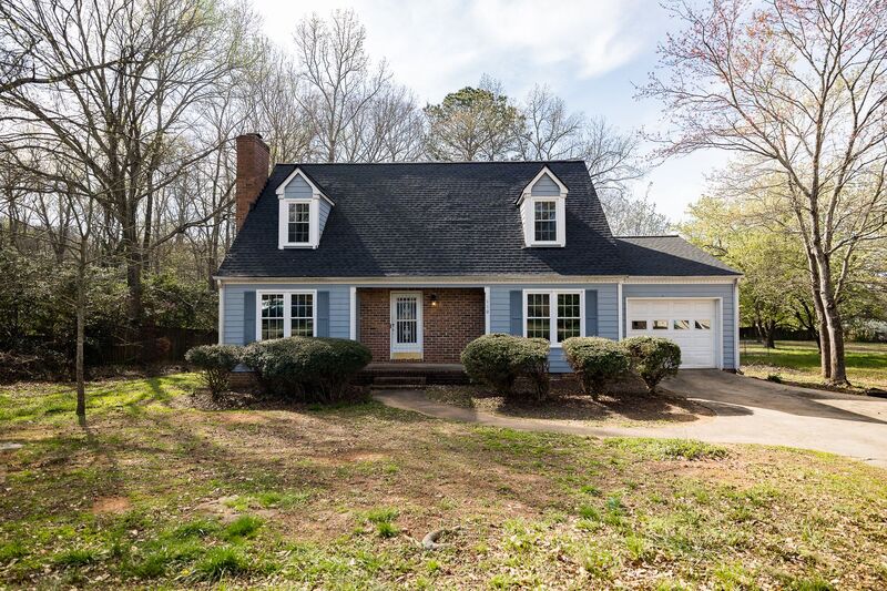 Athens House: 110 Breckenridge Lane