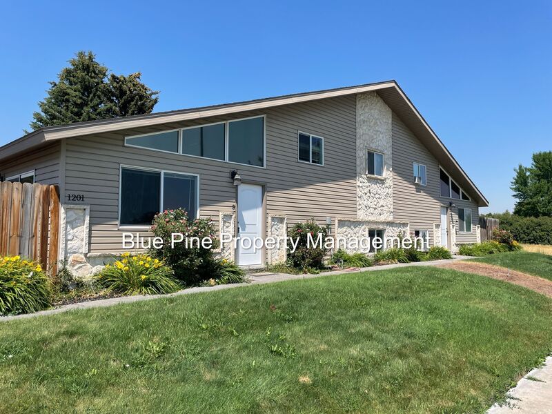 Idaho Falls Condo: 1201 North Skyline Drive