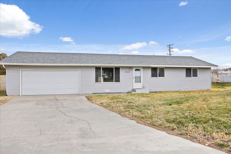 W. Richland House: 4601 Mallard Court