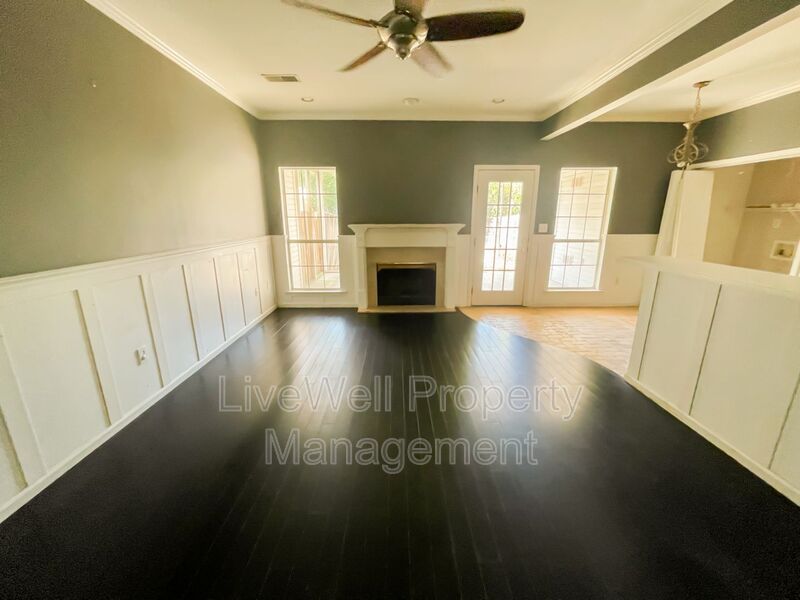 Pelham House: 428 Cambrian Ridge Trail