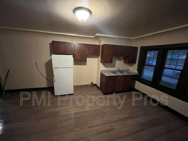 Cudahy Condo: 3432 E Cudahy Ave
