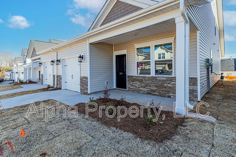 Greenville House: 371 Highline Trl