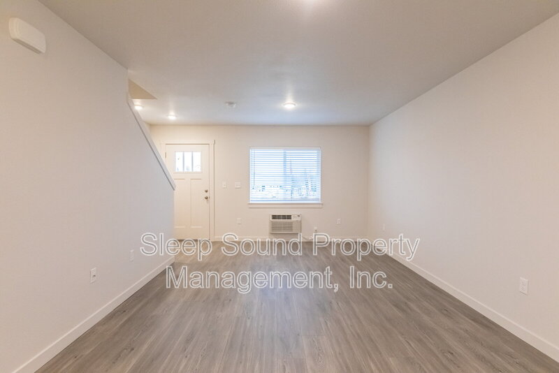 Cornelius Townhome: 101 N 7th Ave