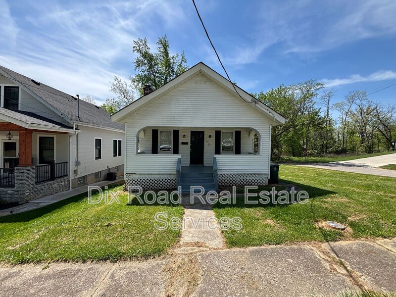 Cincinnati House: 3701 Iona Avenue