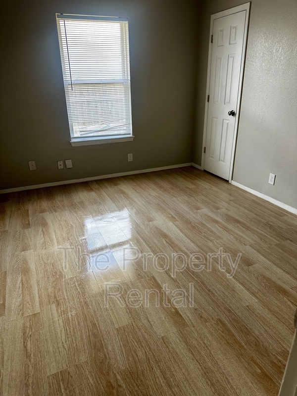 Midland House: 4738 Country Club Drive