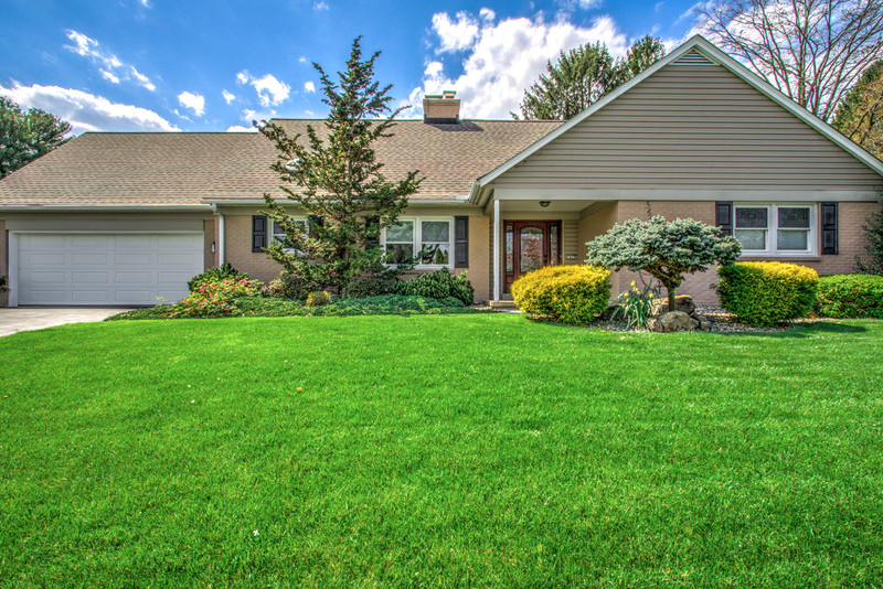 Lancaster House: 1827 Larchmont Lane