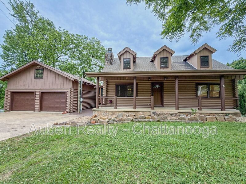 Chattanooga House: 2414 Briggs Avenue
