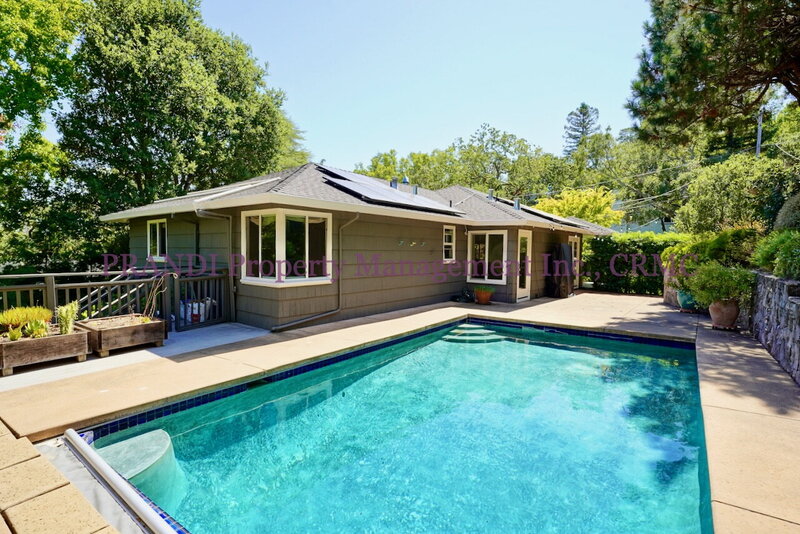 San Anselmo House: 10 Idalia Ct