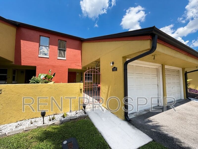 Orlando Townhome: 2107 Honour Rd