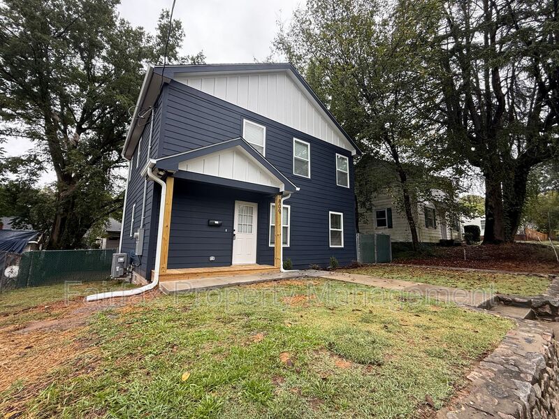 Durham House: 809 Price Ave