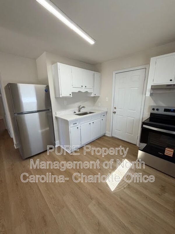 Charlotte House: 1732 Newland Rd