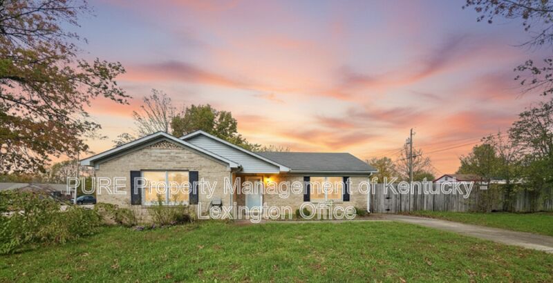 Nicholasville House: 305 Williamsburg Dr