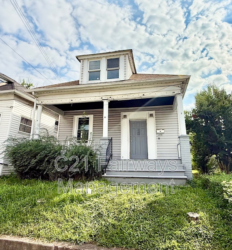 Clairton House: 419 N 4th St - 1