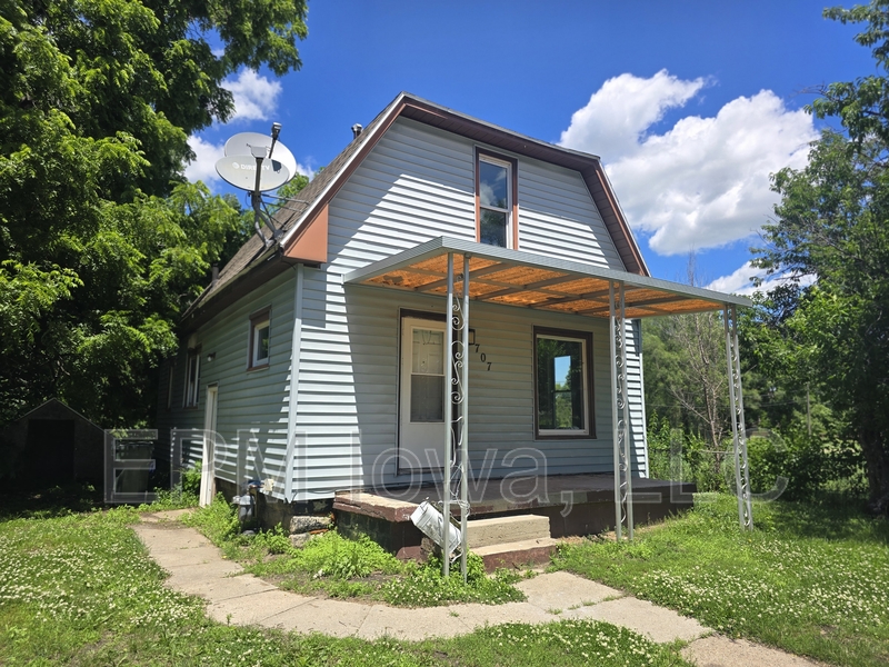 Waterloo House: 707 Webster Street