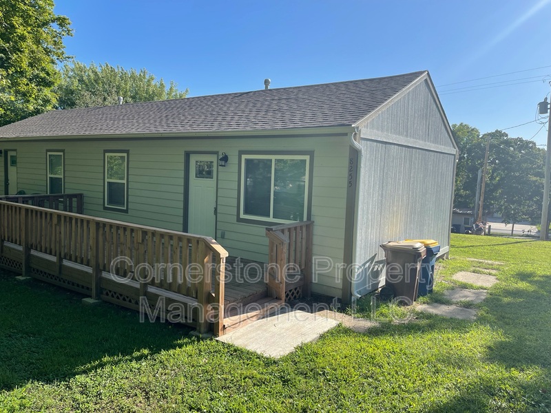DeSoto House: 8255 Center Drive