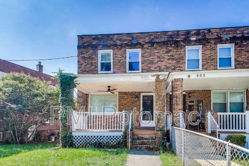 Washington House: 3905 9th St SE