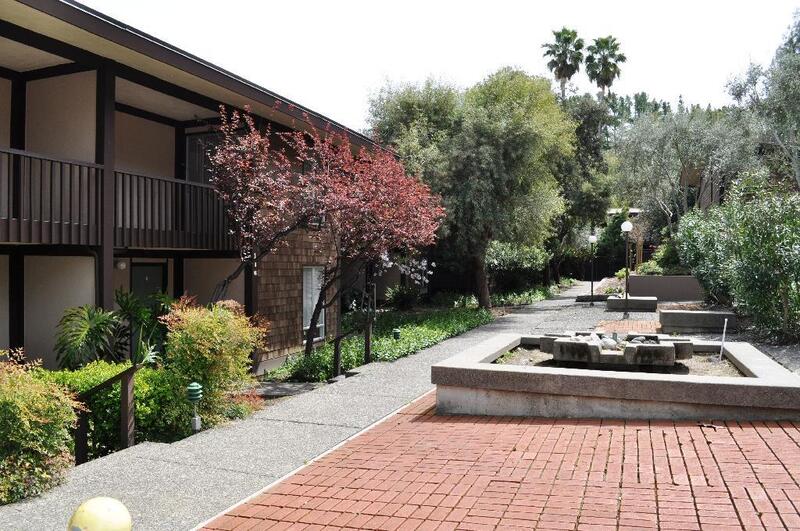 San Rafael Townhome: 116 Surrey Ln
