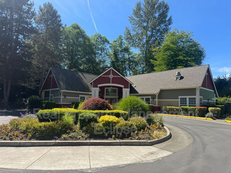 Kenmore Condo: 7711 NE 175th St