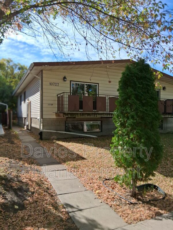 Edmonton House: 10727 64 Avenue NW
