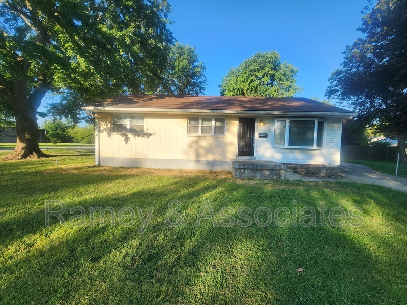 Louisville House: 3022 Betty Lane